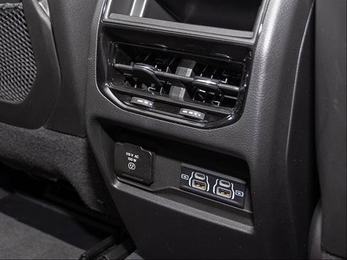 Used 2023 Jeep Grand Cherokee Laredo w/ Luxury Tech Group I AWD/4WD image 23