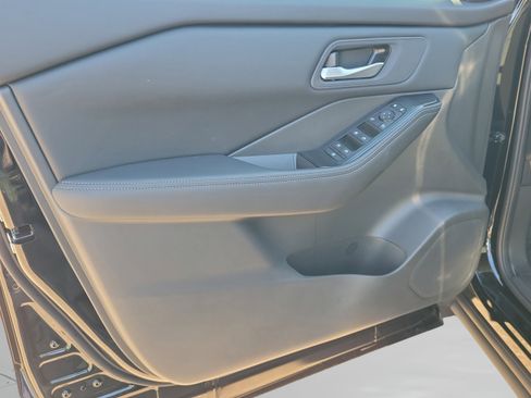 Certified 2026 Nissan Rogue SV w/ Cold Weather Package FWD image 18