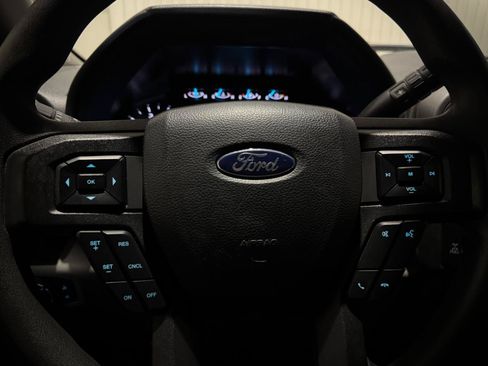 Used 2022 Ford F250 XL w/ Power Equipment Group AWD/4WD image 4