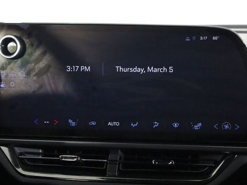 Used 2024 Chevrolet Equinox EV RS w/ LPO, Trailering Package image 27