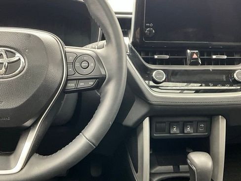 Used 2024 Toyota Corolla Cross XLE w/ Convenience Package image 19