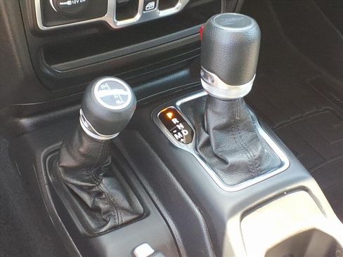 Used 2023 Jeep Gladiator Sport AWD/4WD image 32