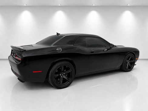 Used 2018 Dodge Challenger R/T Scat Pack w/ Leather Interior Group RWD image 3