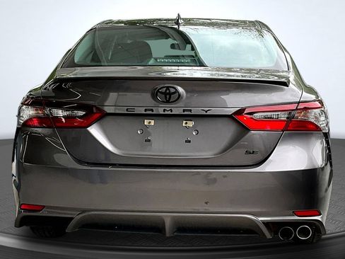 Used 2022 Toyota Camry SE FWD image 4