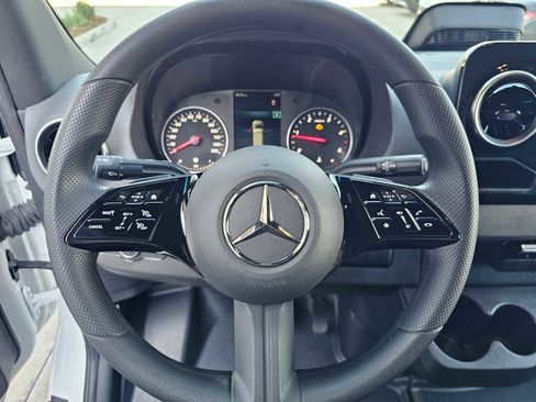 Used 2025 Mercedes-Benz Sprinter 2500 image 25