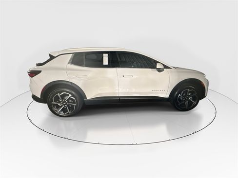 New 2026 Chevrolet Equinox EV LT image 9