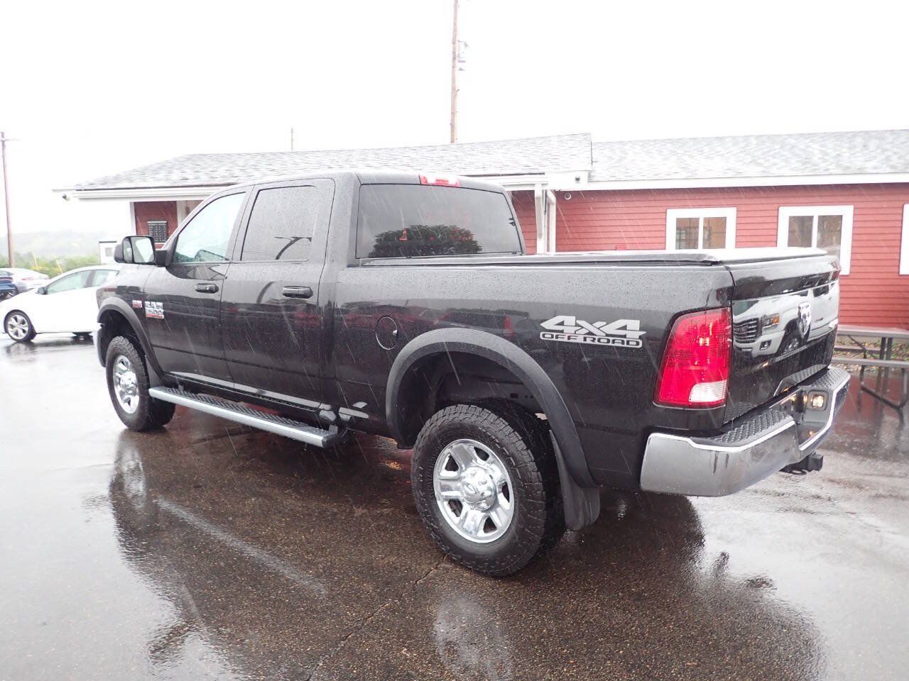 Used 2018 RAM 2500 Tradesman w/ Chrome Appearance Group AWD/4WD image 4