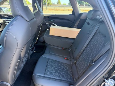 New 2025 Audi SQ5 Prestige image 24