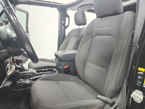 Used 2023 Jeep Wrangler Unlimited Sahara w/ Cold Weather Group AWD/4WD image 19