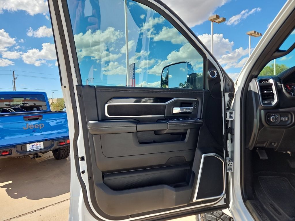 Used 2022 RAM 3500 Laramie AWD/4WD image 12