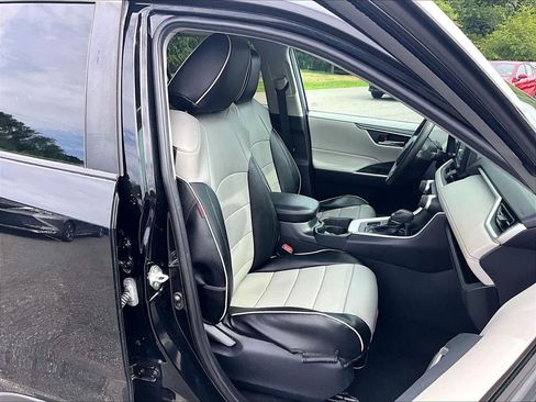 Used 2019 Toyota RAV4 XLE AWD/4WD image 9