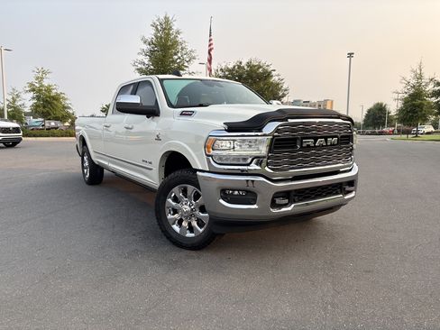 Used 2022 RAM 3500 Limited AWD/4WD image 2