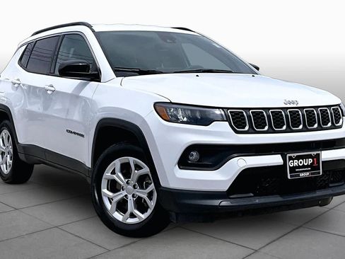 Used 2024 Jeep Compass Latitude AWD/4WD image 3