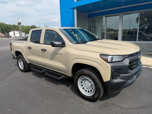 Used 2024 Chevrolet Colorado W/T w/ Advanced Trailering Package RWD image 3
