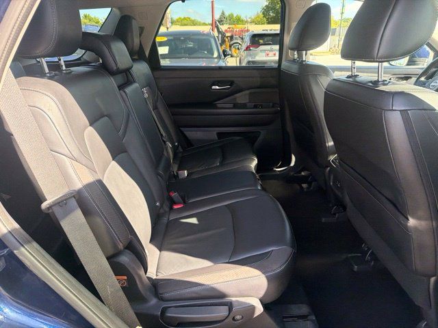 Used 2023 Nissan Pathfinder SL AWD/4WD image 23