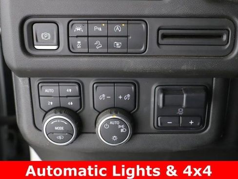 Used 2023 Chevrolet Suburban Z71 image 21