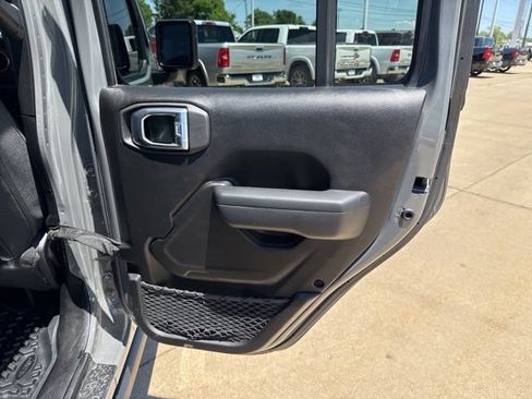 Used 2023 Jeep Gladiator Rubicon w/ Cold Weather Group AWD/4WD image 23