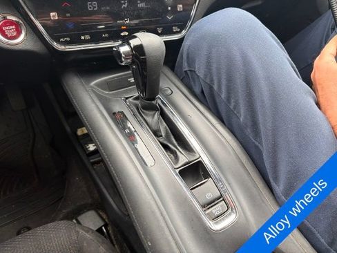 Used 2018 Honda HR-V EX image 12