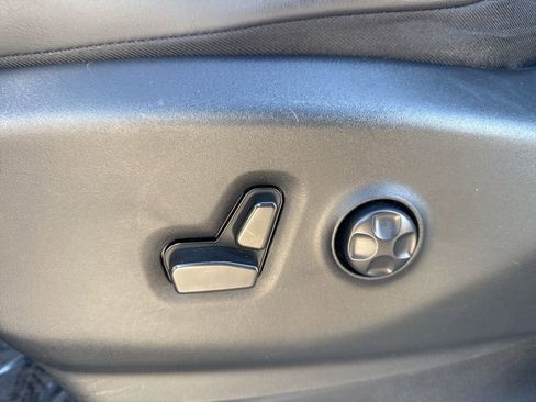 Used 2023 Chrysler Pacifica Touring-L image 19