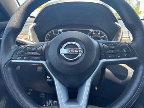 Used 2025 Nissan Altima 2.5 SV FWD image 28