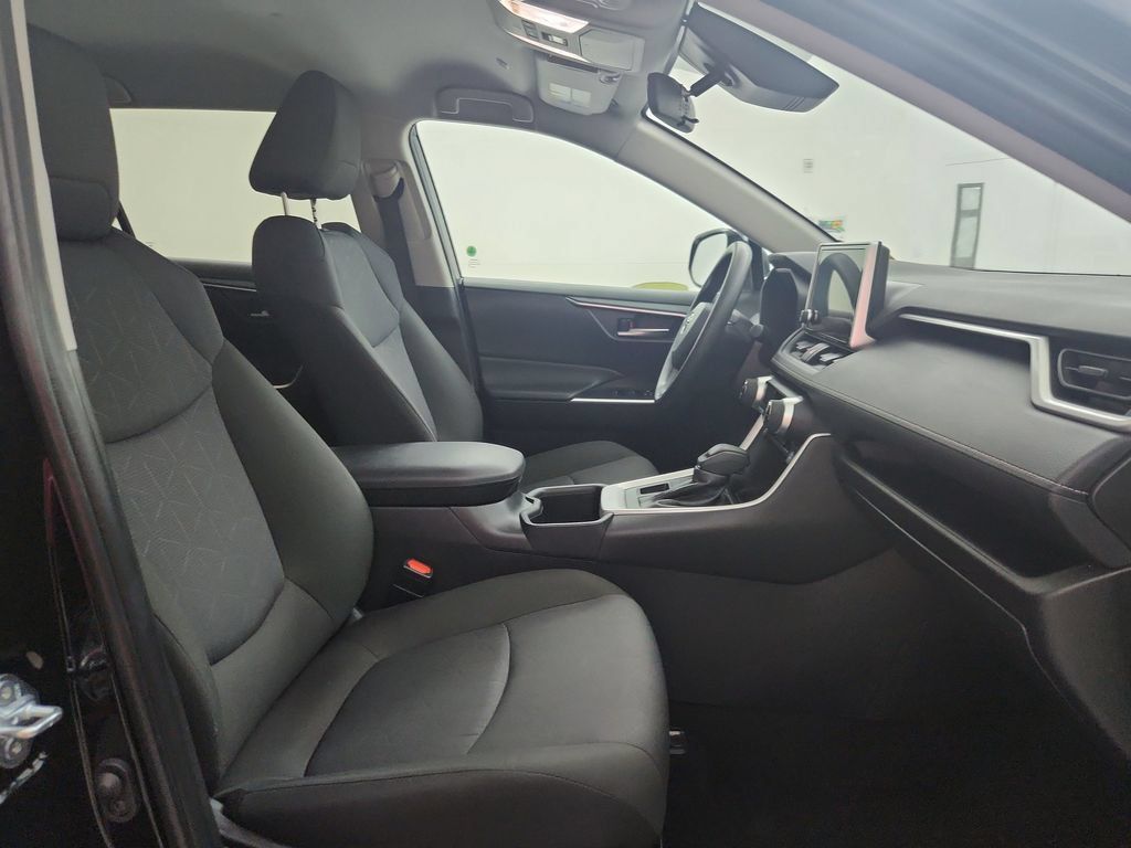 Used 2025 Toyota RAV4 XLE AWD/4WD image 34