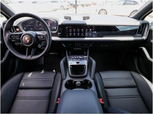Certified 2025 Porsche Cayenne AWD/4WD image 23