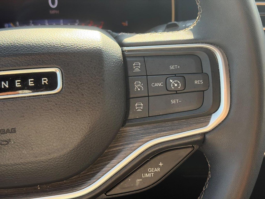 Used 2024 Jeep Wagoneer L Series III w/ Flexible Seating Group AWD/4WD image 25