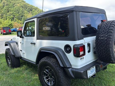 Used 2026 Jeep Wrangler Sport AWD/4WD image 8