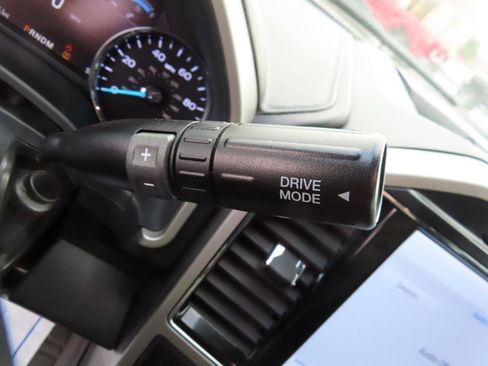 Used 2022 Ford F250 Lariat w/ Chrome Package image 38