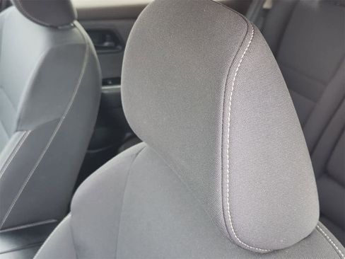 Used 2023 Nissan Rogue S image 15