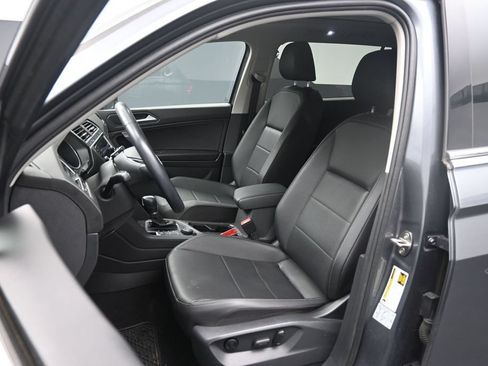 Used 2019 Volkswagen Tiguan SE w/ Panoramic Sunroof Package AWD/4WD image 17