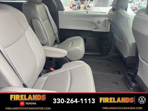 Used 2025 Toyota Sienna XLE image 38