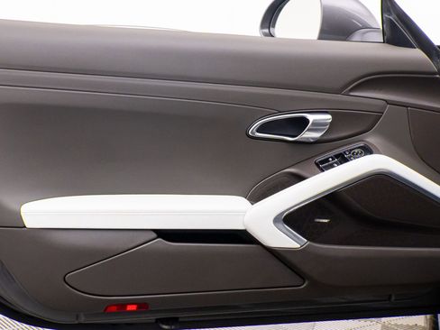 Used 2016 Porsche Cayman S image 12