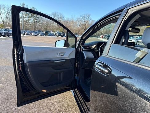 Used 2024 Toyota Sienna XSE image 24