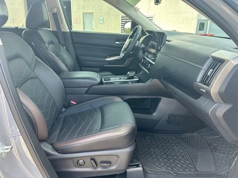 Used 2025 Nissan Pathfinder Platinum w/ Cargo Package AWD/4WD image 11