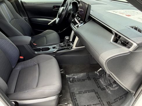 Used 2023 Toyota Corolla Cross AWD Hybrid image 10