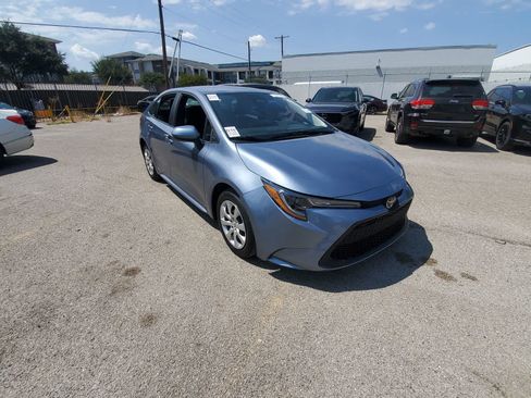 Used 2025 Toyota Corolla LE FWD image 9