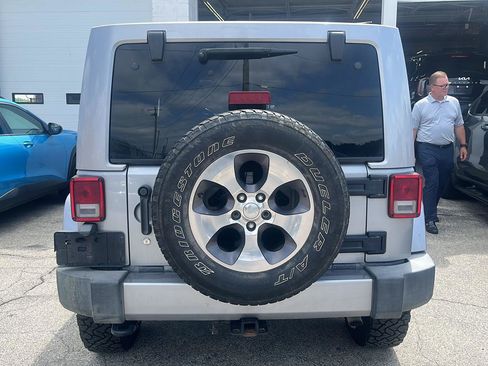 Used 2016 Jeep Wrangler Unlimited Sahara w/ Max Tow Package AWD/4WD image 5