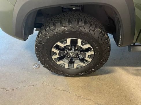 Used 2021 Toyota Tacoma TRD Off-Road w/ Technology Package AWD/4WD image 30