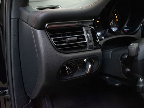 New 2026 Porsche Macan image 21