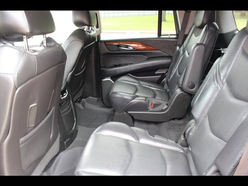 Used 2018 Cadillac Escalade Premium Luxury RWD image 19