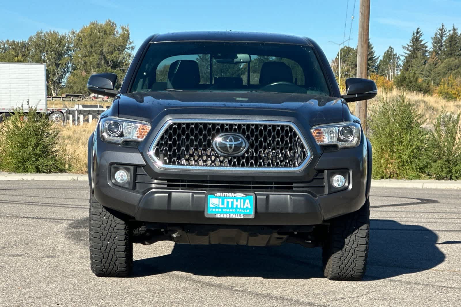 Used 2018 Toyota Tacoma TRD Off-Road w/ Technology Package AWD/4WD image 10