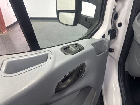 Used 2019 Ford Transit 150 130 Low Roof RWD image 9