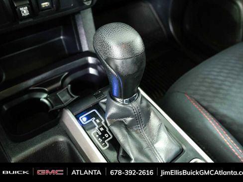 Used 2022 Toyota Tacoma SR5 AWD/4WD image 16