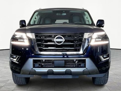 Used 2024 Nissan Armada SL w/ Captain's Chairs Package image 3