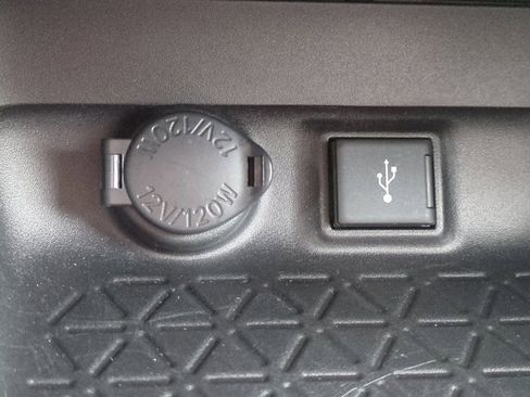 Used 2022 Toyota RAV4 XLE w/ Convenience Package image 22