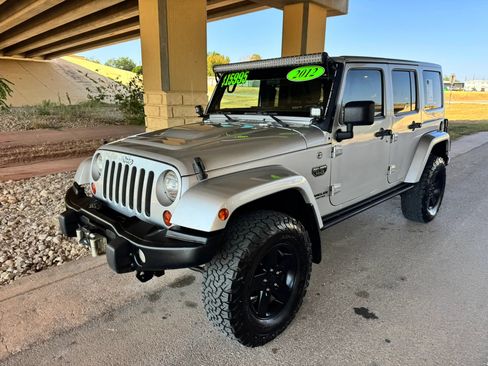 Used 2012 Jeep Wrangler Unlimited Rubicon AWD/4WD image 7
