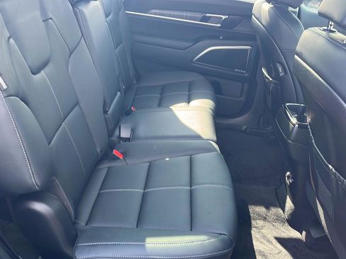 Used 2025 Kia Telluride SX image 24