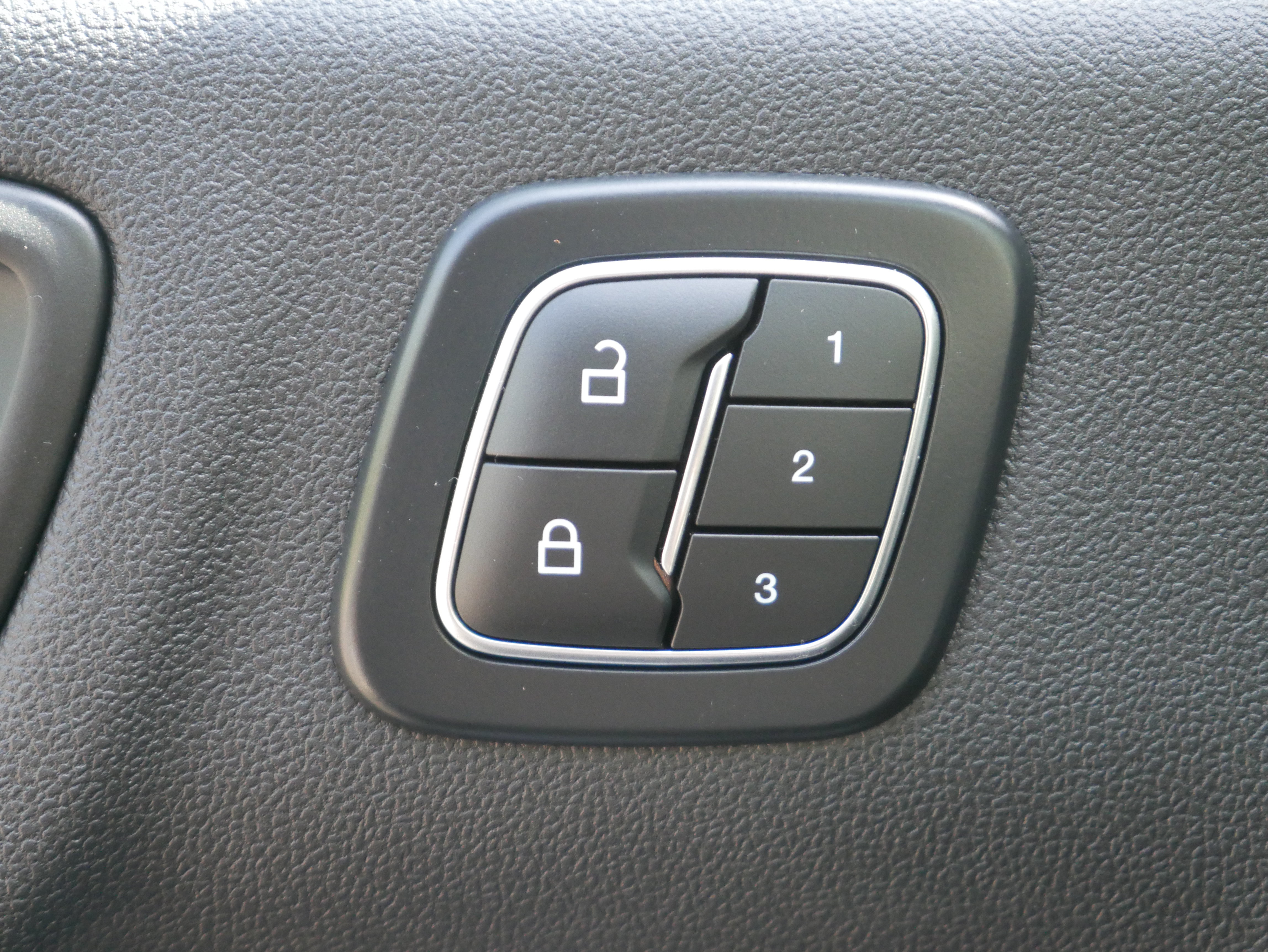 Used 2024 Ford Escape Platinum w/ Premium Technology Package AWD/4WD image 29