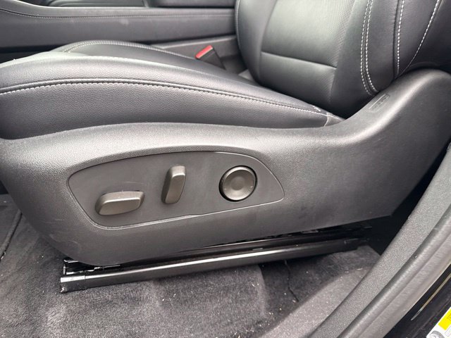 Used 2025 Chevrolet Traverse LT FWD image 15